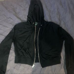 Basic cropped sweater